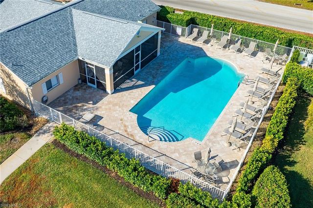 675 Wiggins Lake DR # 201, Naples, FL 34110