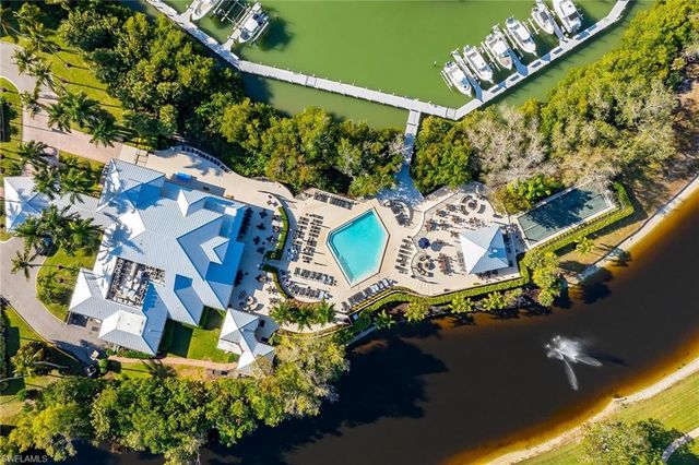 675 Wiggins Lake DR # 201, Naples, FL 34110