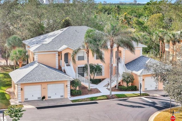 675 Wiggins Lake DR # 201, Naples, FL 34110