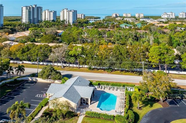 675 Wiggins Lake DR # 201, Naples, FL 34110