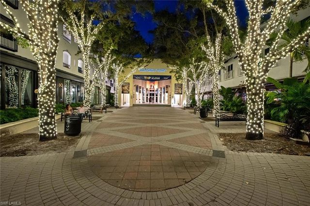 675 Wiggins Lake DR # 201, Naples, FL 34110