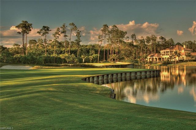 675 Wiggins Lake DR # 201, Naples, FL 34110