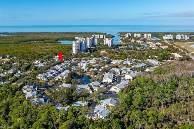 675 Wiggins Lake DR # 201, Naples, FL 34110