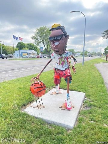 12740 STERLING Court, Oak Park, MI 48237