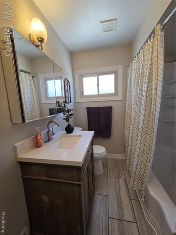 12740 STERLING Court, Oak Park, MI 48237