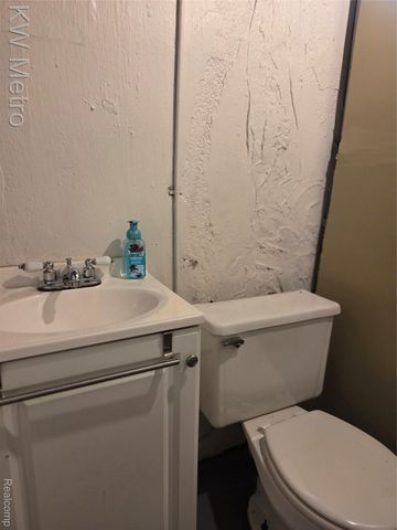 12740 STERLING Court, Oak Park, MI 48237