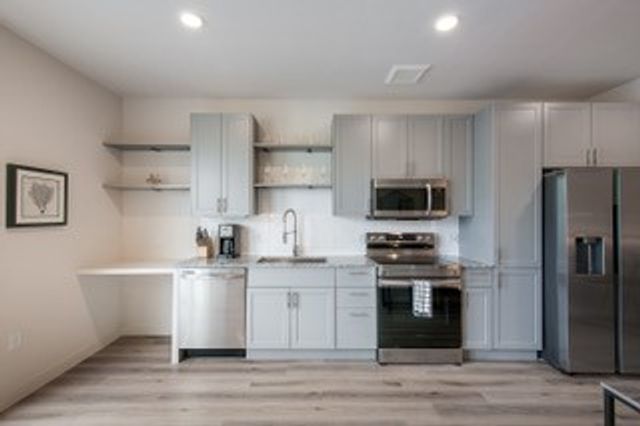 2232 Empire Central 330, Dallas, TX 75235
