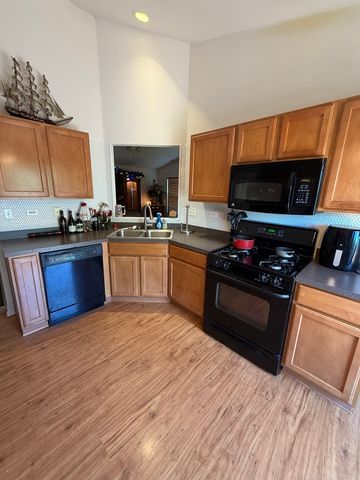 465 Metropolitan Street, Aurora, IL 60502