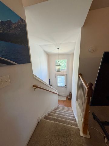 465 Metropolitan Street, Aurora, IL 60502