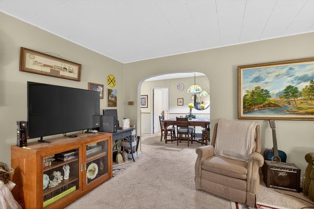 2013 Cooper Road, Jackson, MI 49202