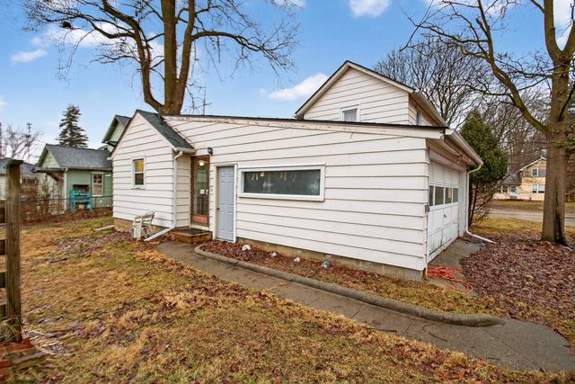 2013 Cooper Road, Jackson, MI 49202