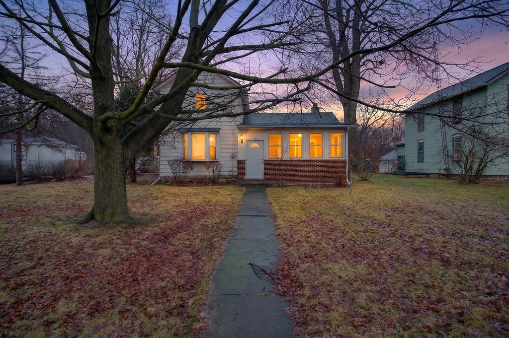 2013 Cooper Road, Jackson, MI 49202