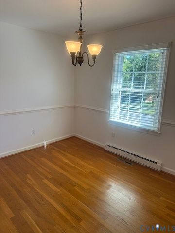 220 Biltmore Dr, Colonial Heights, VA 23834