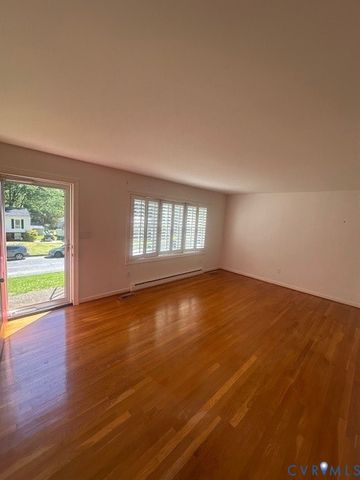 220 Biltmore Dr, Colonial Heights, VA 23834