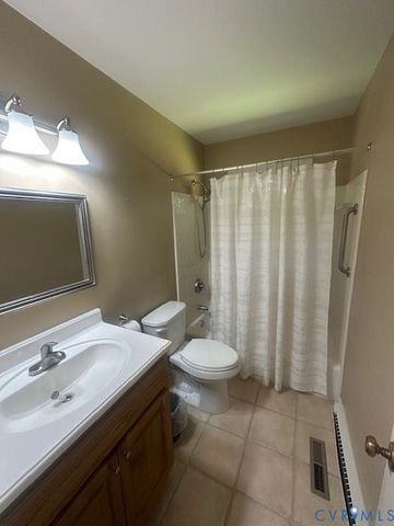 220 Biltmore Dr, Colonial Heights, VA 23834