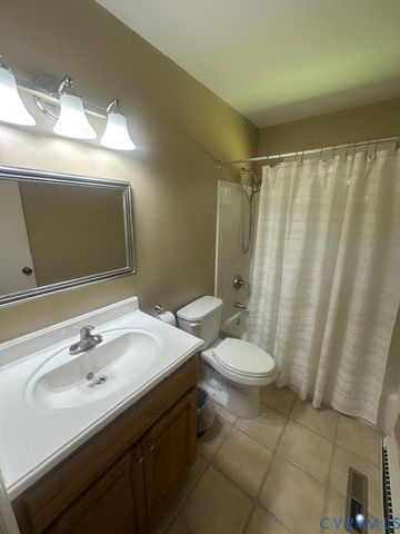 220 Biltmore Dr, Colonial Heights, VA 23834
