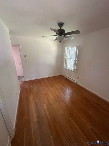 220 Biltmore Dr, Colonial Heights, VA 23834