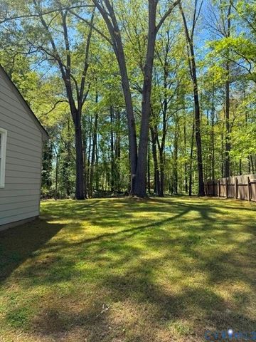 220 Biltmore Dr, Colonial Heights, VA 23834