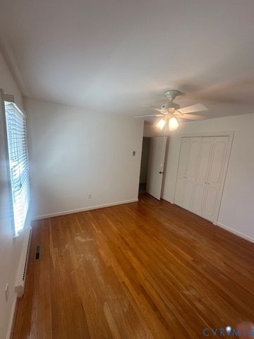 220 Biltmore Dr, Colonial Heights, VA 23834