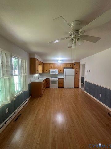 220 Biltmore Dr, Colonial Heights, VA 23834