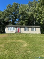 220 Biltmore Dr, Colonial Heights, VA 23834