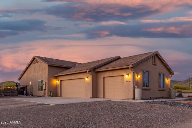 39730 N NEW RIVER Road, Phoenix, AZ 85086