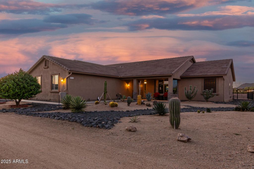 39730 N NEW RIVER Road, Phoenix, AZ 85086