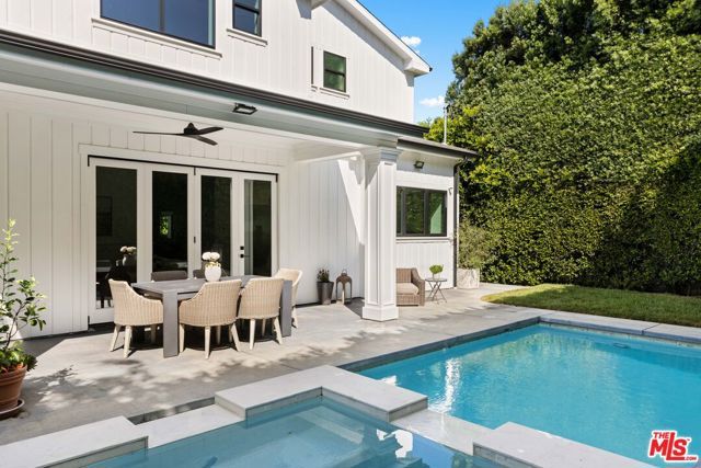 4104 Kraft Avenue, Los Angeles, CA 91604