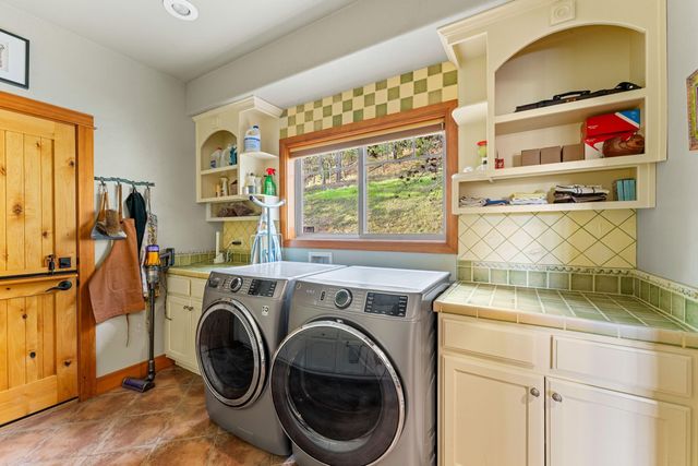 252 Frontier Lane, Grants Pass, OR 97526