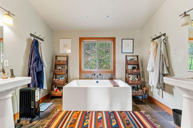 252 Frontier Lane, Grants Pass, OR 97526