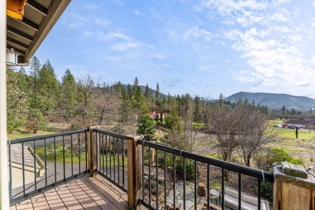 252 Frontier Lane, Grants Pass, OR 97526