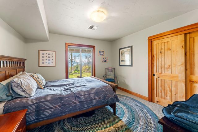 252 Frontier Lane, Grants Pass, OR 97526