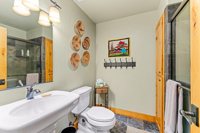 252 Frontier Lane, Grants Pass, OR 97526