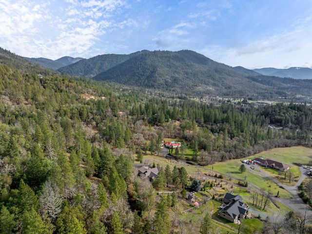 252 Frontier Lane, Grants Pass, OR 97526