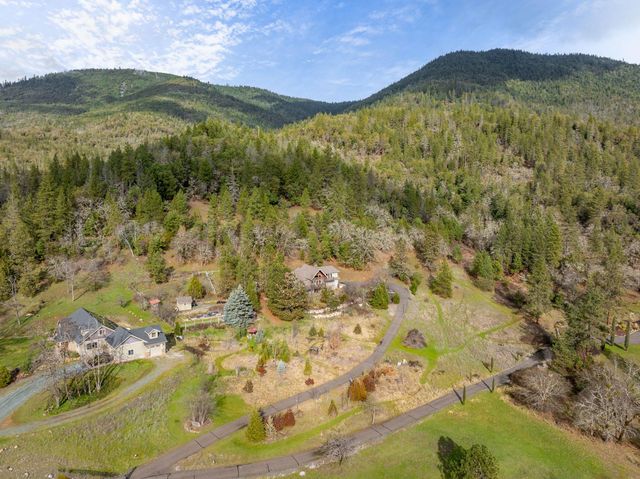 252 Frontier Lane, Grants Pass, OR 97526