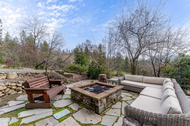 252 Frontier Lane, Grants Pass, OR 97526