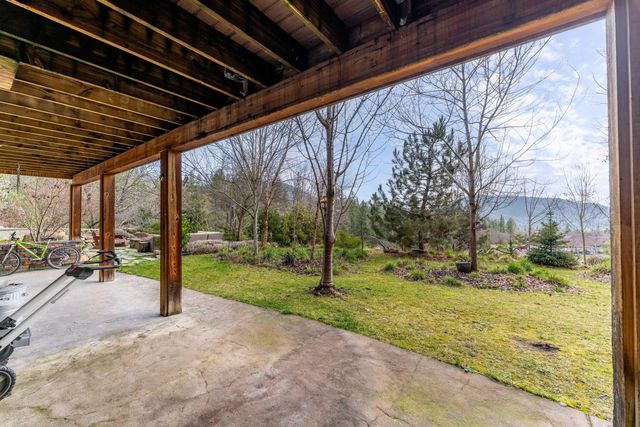 252 Frontier Lane, Grants Pass, OR 97526