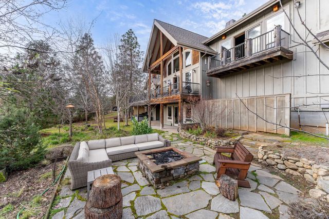 252 Frontier Lane, Grants Pass, OR 97526