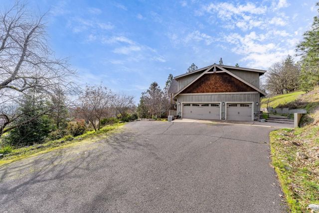 252 Frontier Lane, Grants Pass, OR 97526