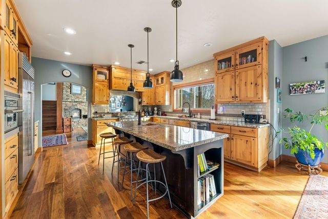 252 Frontier Lane, Grants Pass, OR 97526