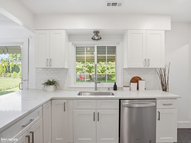 131 N CAMPBELL Road, Royal Oak, MI 48067