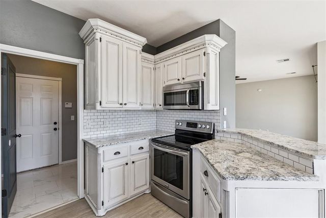 1605 Silver Oak Drive, Blanchard, OK 73010