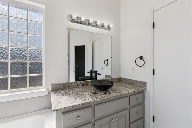 1605 Silver Oak Drive, Blanchard, OK 73010