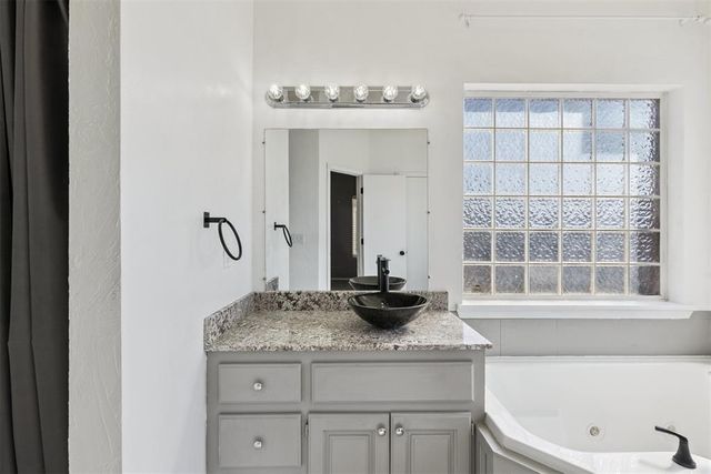 1605 Silver Oak Drive, Blanchard, OK 73010