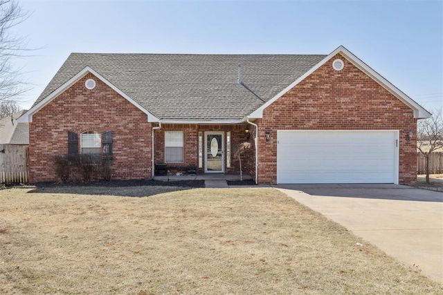 1605 Silver Oak Drive, Blanchard, OK 73010