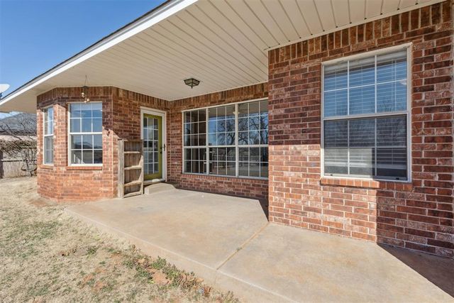 1605 Silver Oak Drive, Blanchard, OK 73010