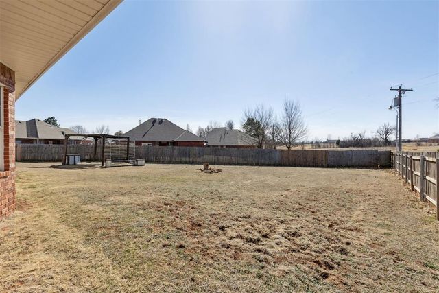 1605 Silver Oak Drive, Blanchard, OK 73010