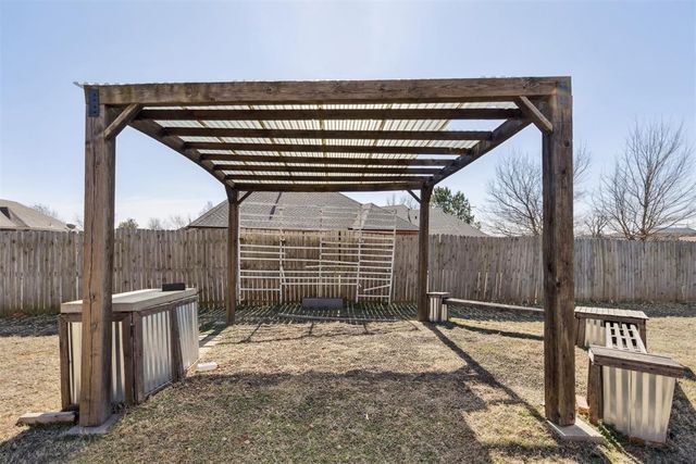 1605 Silver Oak Drive, Blanchard, OK 73010