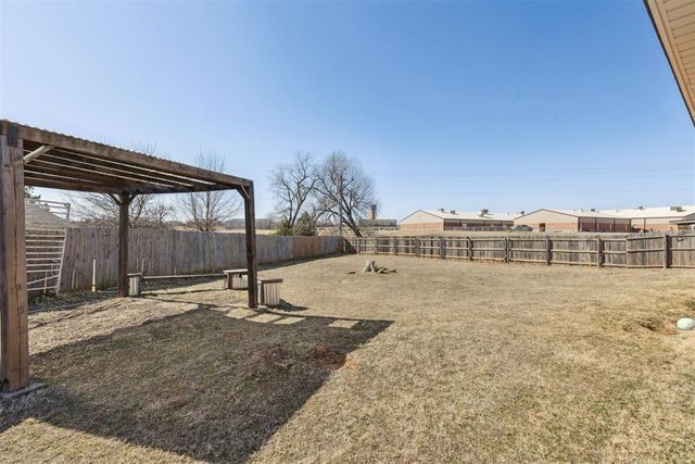 1605 Silver Oak Drive, Blanchard, OK 73010