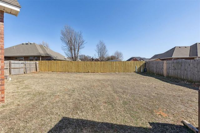 1605 Silver Oak Drive, Blanchard, OK 73010